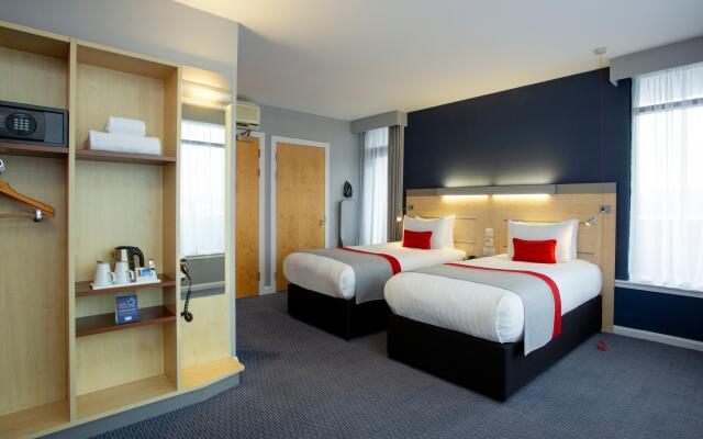 Holiday Inn Express Cheltenham by IHG