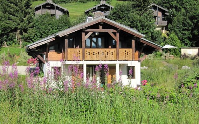 Cozy Chalet in Les Gets with Sauna