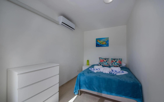 Blue Bay - Green View