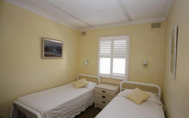 BEACHFRONT 4 Unit 4 of 12 Bundella Ave LC