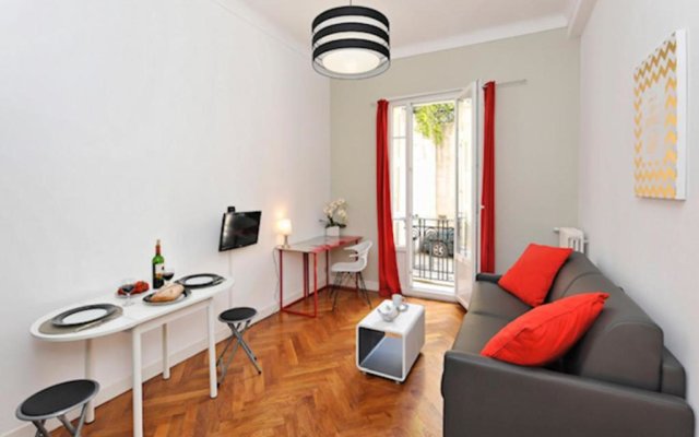 Large flat 10 minutes from the BEACH