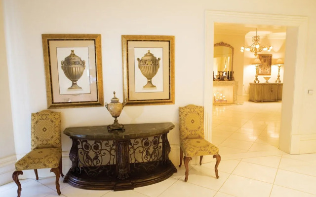 The Carrington Manor