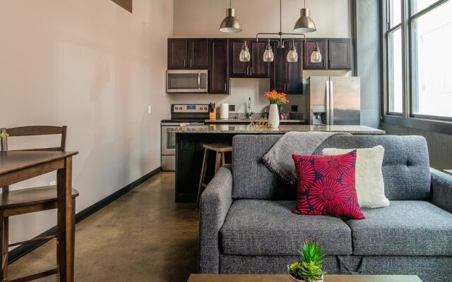 Strip District Apts with Wifi by Frontdesk