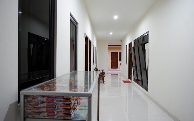 RedDoorz near Living Plaza Purwokerto
