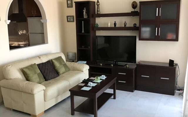 Modern 2 Bedroom Holiday Home