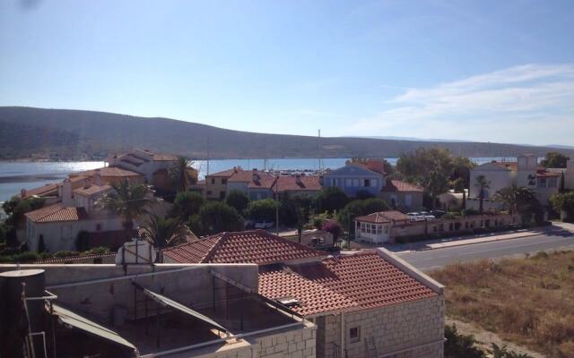 Lapis Port Surf Hotel
