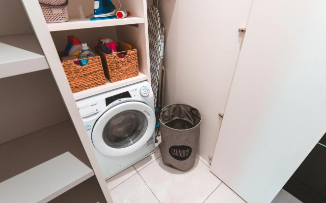 Ideal Location, Stylish 1BR Apartment with Free Parking