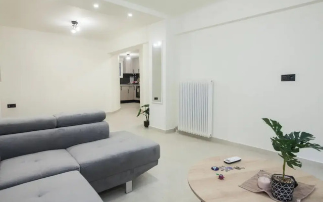 Cozy 1 Bd Getaway Apt in Lively Kipseli