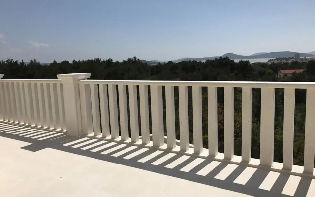 Villa Bachelor