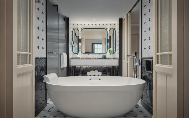 Hotel Indigo Shenzhen Overseas Chinese Town by IHG