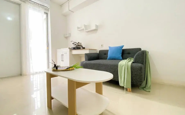 Relaxing And Homey 2Br At Bassura City Apartment
