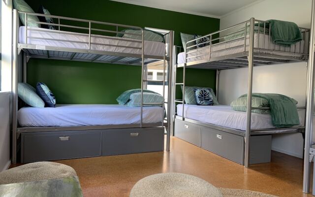 Peppertree Lodge - Hostel