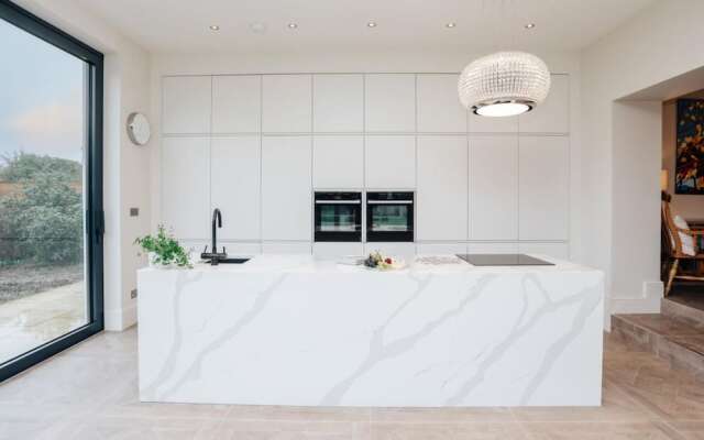 Wisteria House - Sleeps 11