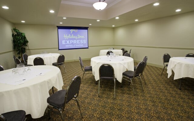 Holiday Inn Express Hotel & Suites Gananoque, an IHG Hotel