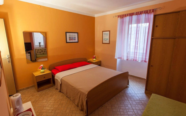 Guest House Floreus Cres