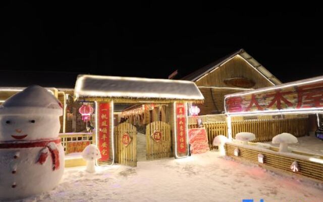 Arctic Village Snowman Chalet