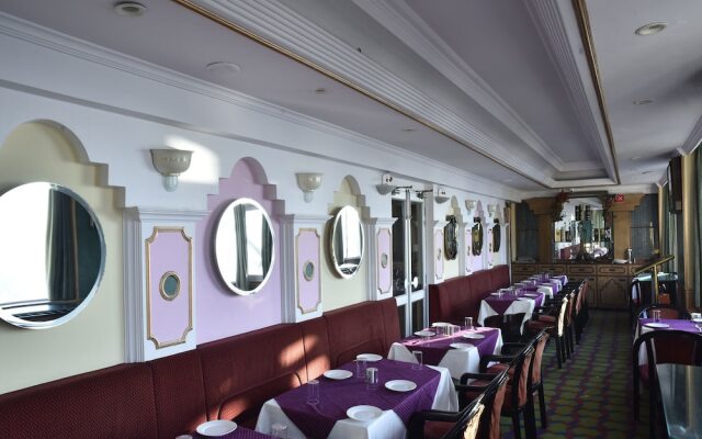 Itsy Hotels Crystal Palace Shimla With Valley View