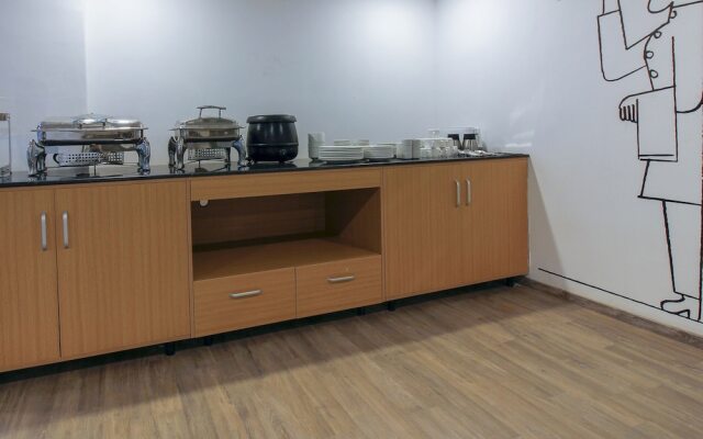 OYO 17209 SilverKey Malikarjuna Residency Gachibowli