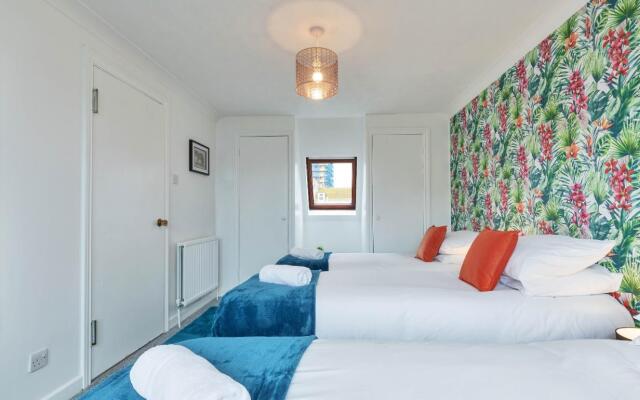 Seabright Townhouse | By My Getaways | Parking for one car