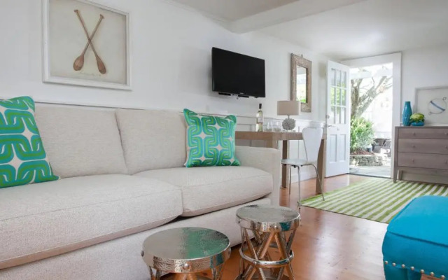 76 Main Ink Press Hotel