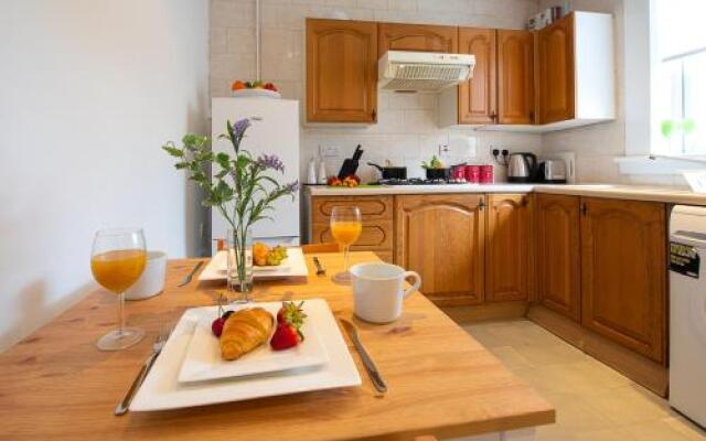 Hls Ashgrove Apartment