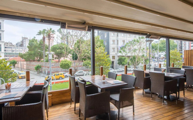 Ismira Hotel