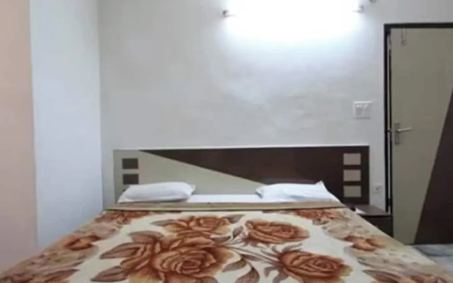Goroomgo Viren Holiday Home Agra