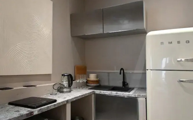 Up too 8- 10 Persons Stay in Antwerp