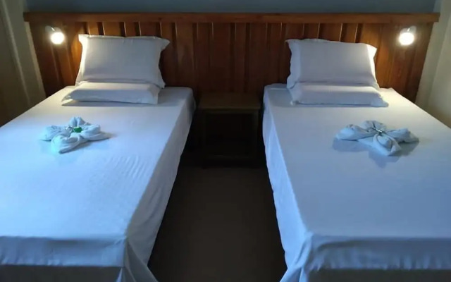 Ferellee Beachfront Inn