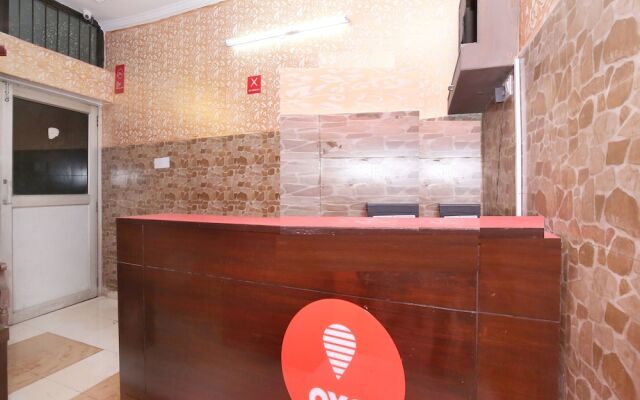 OYO 12155 Hotel Awdesh Inn