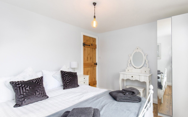 Mischa Cottage