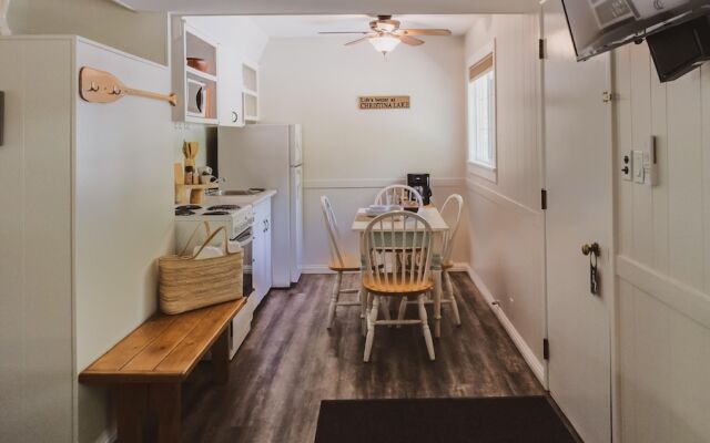 Barefoot Villas Room 1 Redwood