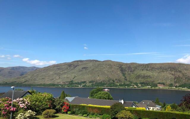 Lochview House Apartment