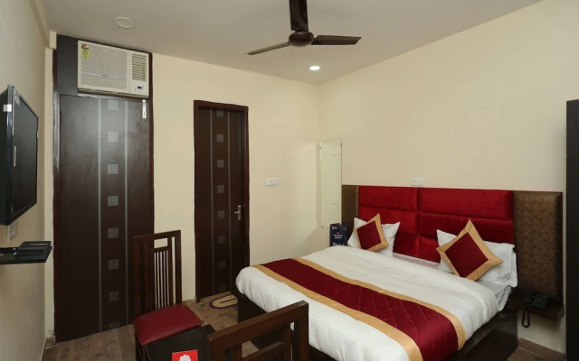 OYO 11952 Hotel Royal India