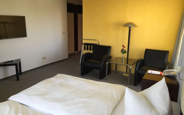 TOP CountryLine Hotel Roth am Strande