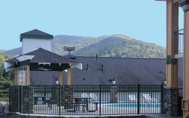 Quality Inn & Suites Biltmore East