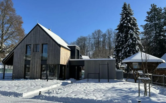 Spacious Villa With Good Ambience