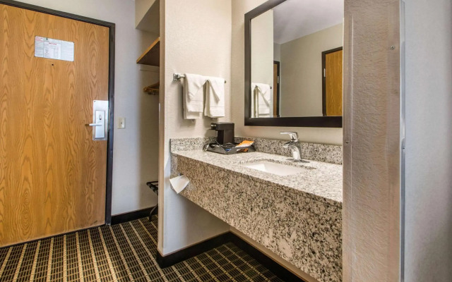 Quality Inn Madison West Near University Area