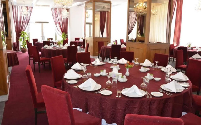 Al Mansour Melia Hotel