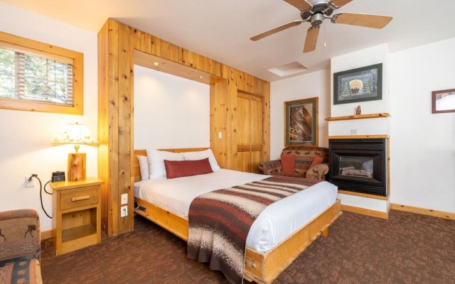 Red Wolf Lakeside Lodge
