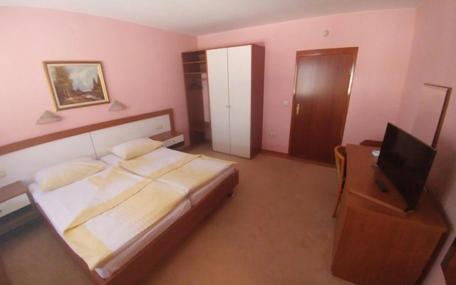 Delminium Hotel