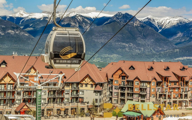 Glacier Mountaineer Lodge