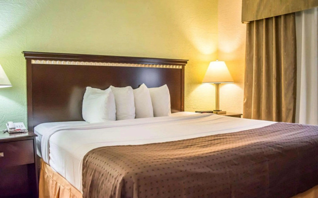 Clarion Pointe Tampa-Brandon Near Fairgrounds and Casino