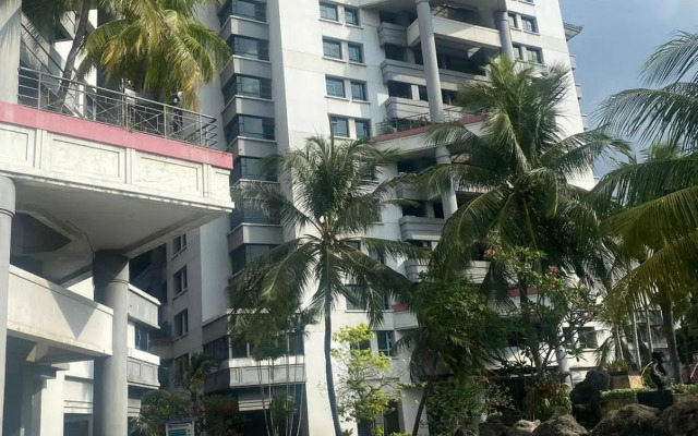 Grand Tropic Suites Hotel
