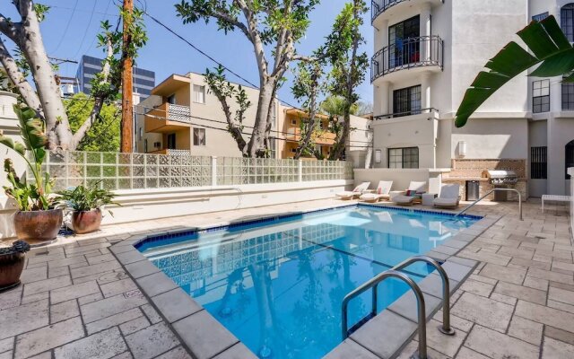 Beverly Hills/Weho Amazing Penthouse 2BR Across From Cedars Sinai (BW-4)