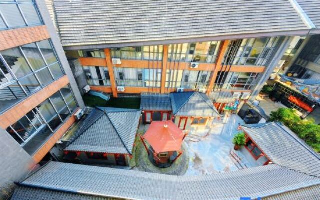 Mingyueshan Tangchi Hot Spring Hotel