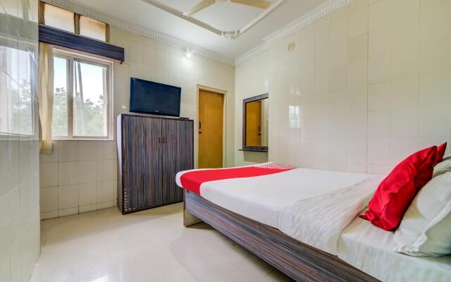 OYO 29087 Hotel Golden Pride