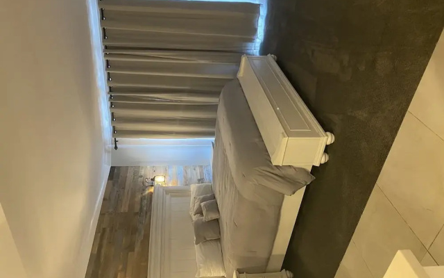 111 3bd 3 Bedroom Condo by RedAwning