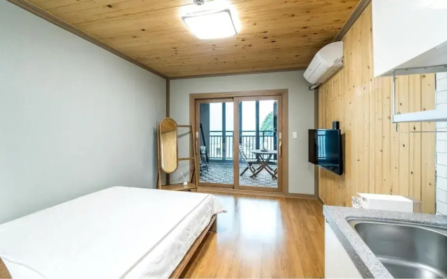 Namhae Yanghwa Seaside Pension