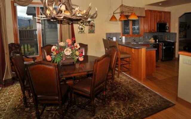 Lionsridge Loop Residence